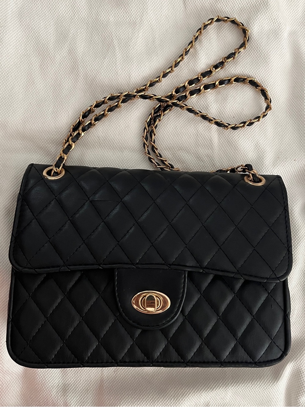 Black Quilted Chain-strap Shoulder Bag - Classic Women’s Crossbody